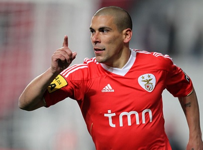 Benfica betrayal part two? Maxi Pereira close to Porto switch