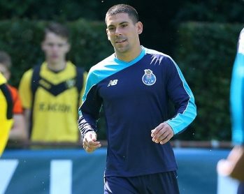 News wrap: Maxi completes Porto switch, William injured, Braga striker-less