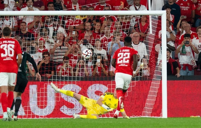 Benfica sweep aside Celtic 4-1 in Lisbon