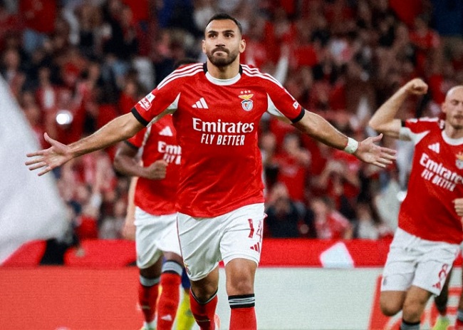 Benfica cruise to 5-0 victory over Arouca as Mourinho’s men keep the pressure on Porto