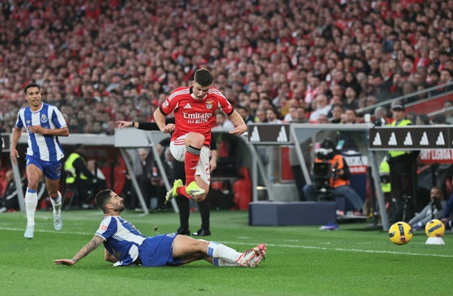 As you were at the top of the Primeira Liga after Benfica and Porto play out 2-2 thriller in Lisbon