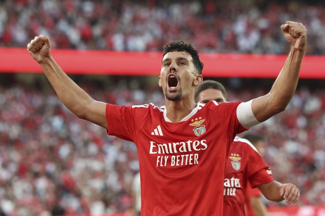 Benfica heading towards UEFA Europa League playoff after commanding 6-1 victory over Hearts at the Luz
