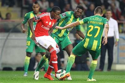 Benfica return to winning ways, Sporting march on...