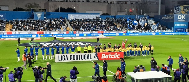 Porto pass Estoril test with flying colours; Benfica stay in touch with win over Nacional