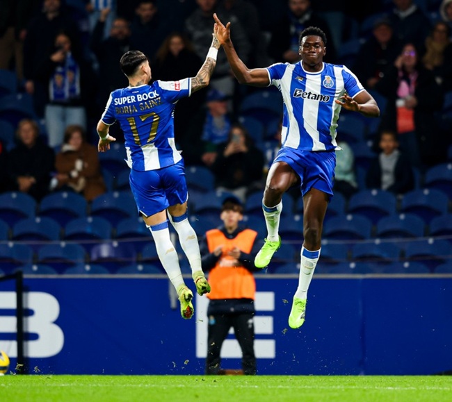 Porto 3-1 Estrela da Amadora: Dragons retore five-point lead at table top