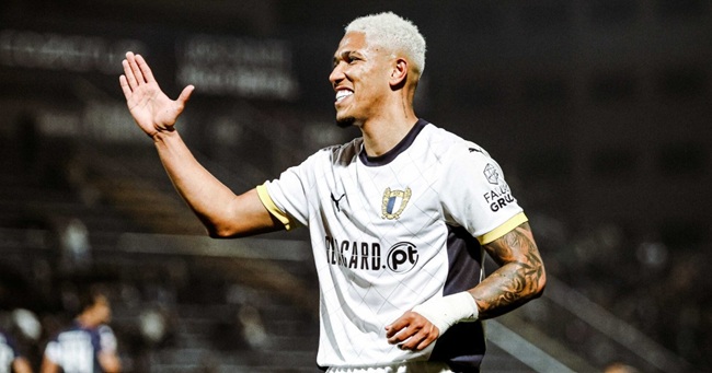 PortuGOAL Figure of the Week: Sorriso gets Famalicão smiling