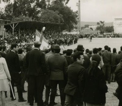 Most spectators had to brave the elements at stadium in the early years, with just one, small, covered area (Image: www.gloriasdopassado.blogspot.com)