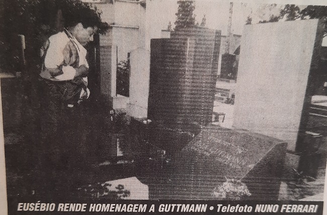 Eusébio visited the grave of his former manager Béla Guttmann on the morning of the match