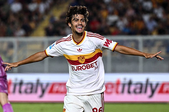 Portuguese wonderkid Mora scores first goal as Roma top Serie A [video] 