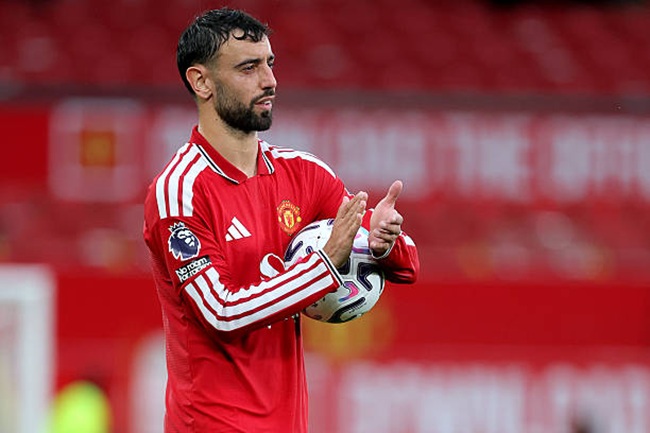 Bruno Fernandes the hat-trick hero as United beat Ipswich 5-2: “He’s our best player” [video] 