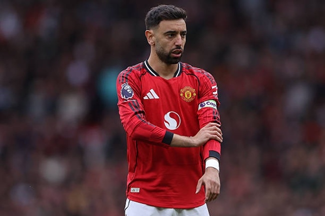 Bruno Fernandes wins Football Writers’ Association Footballer of the Year 