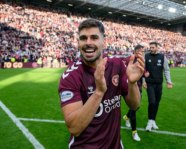 Portuguese forward Cláudio Braga celebrates double Player of the Year award win in Scotland: “Everybody here believes in me” 