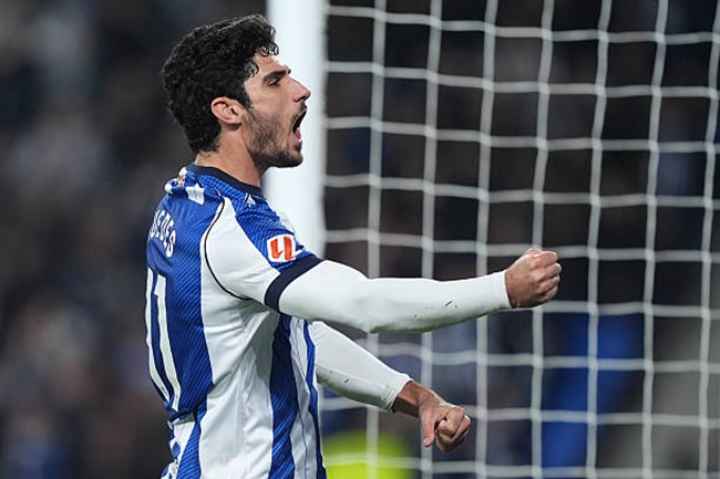 Portugal’s Gonçalo Guedes re-finding form in Spain despite Sociedad struggles [video]