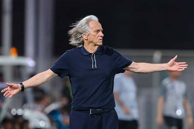 Al Nassr boss Jorge Jesus joins Cristiano Ronaldo in calling for calm as last-gasp goalkeeping blunder delays Saudi title celebrations [video] 