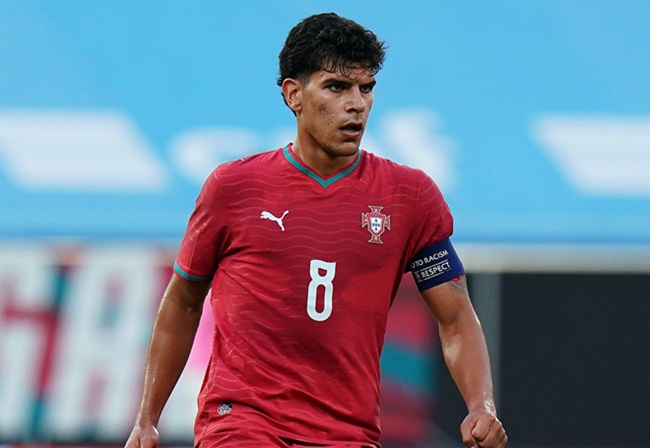 Manchester United leading Europe’s elite in race for Portuguese starlet Mateus Fernandes – report 