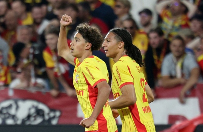 Mezian Mesloub: Introducing the 16-year-old Portugal youth international who secured Champions League football on his debut for Lens [video] 