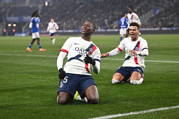 Portuguese Abroad goals round-up: Nuno Mendes heads winner for PSG; Guedes golaço in Basque derby; Vieira spot-on against Bayern Munich; Samú Costa marks in Spain; Vitinha goal in vain in Italy [video]