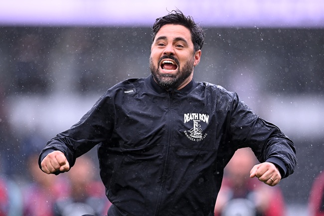 “Very-loved” Portuguese coach Vítor Matos leading Swansea’s promotion charge