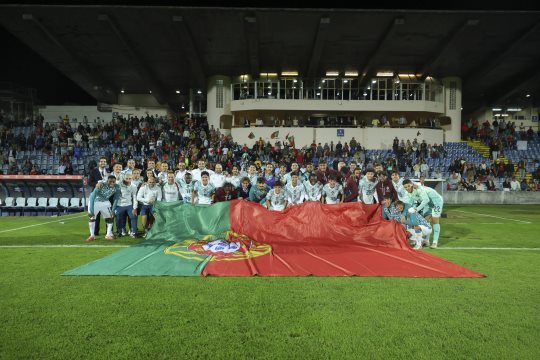 Portugal U21 squad celebrating qualifying for Euro 2027 after beating Gibraltar in the Azores (Photo: FPF)