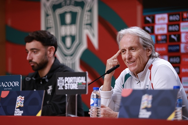 Jorge Jesus and Bruno Fernandes spoke before the clash against Norway (Manuel Fernando Araujo/Lusa)