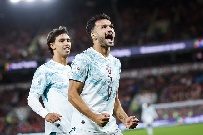 Portugal goal-scorers João Félix and Gonçalo Ramos celebrate the latter’s winner for Portugal (Photo: FPF)