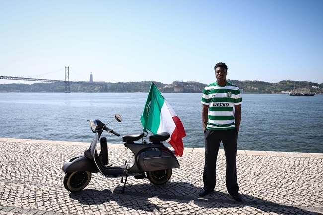 Sporting splash out for Italian midfielder Issa Doumbia