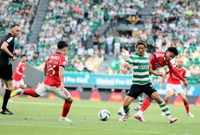 Rafa’s late goal sees Benfica edge hard-fought Lisbon derby 2-1 to overtake Sporting